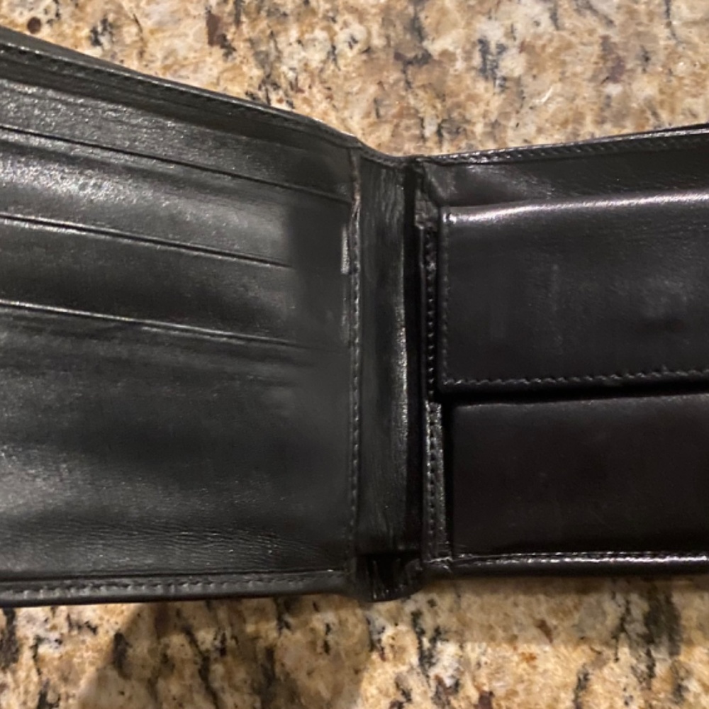 Gucci Wallet - Picture 3 of 3